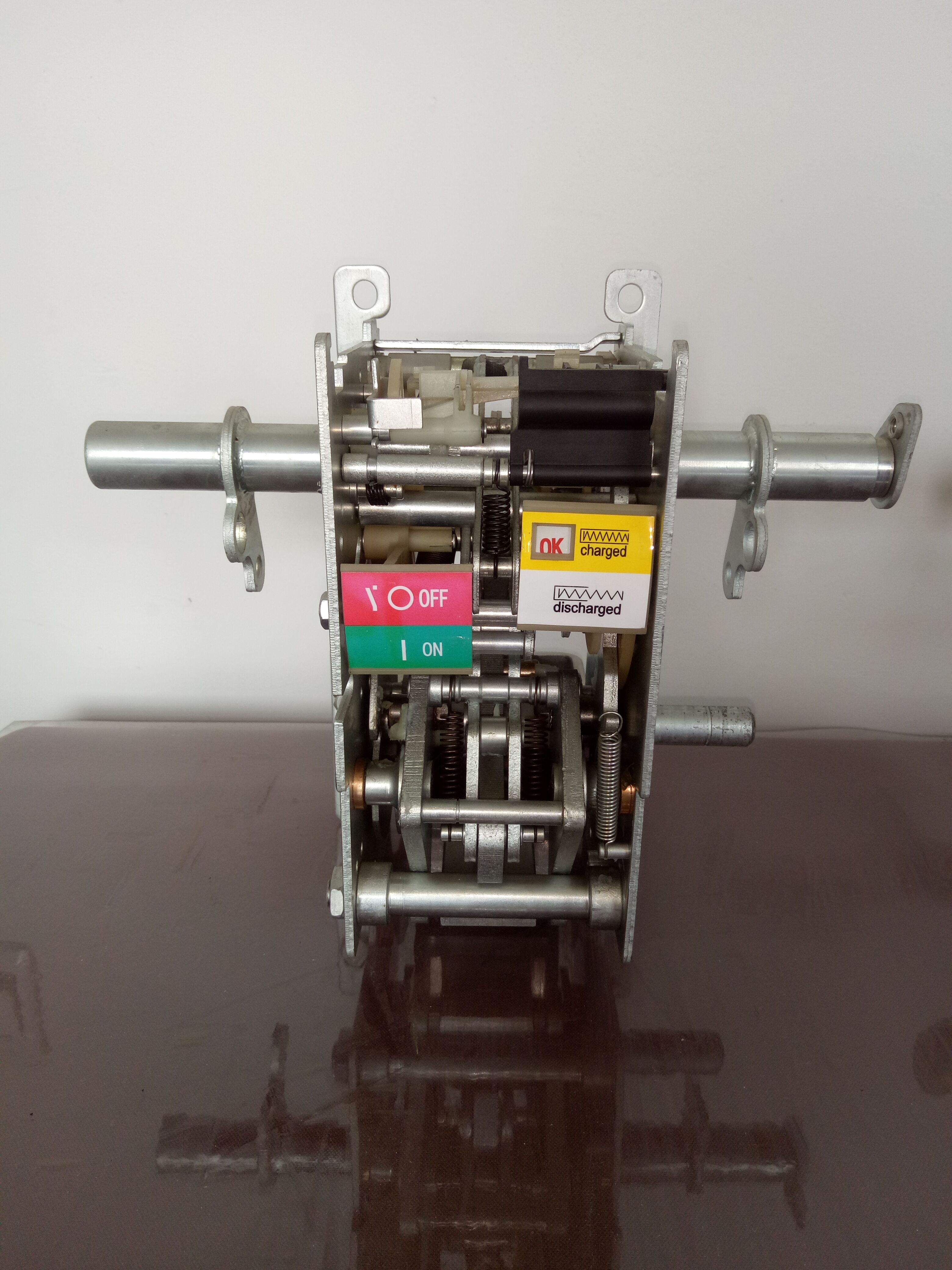 DW60機(jī)構(gòu)2500A三級(jí).jpg DW60機(jī)構(gòu)2500A三級(jí).jpg